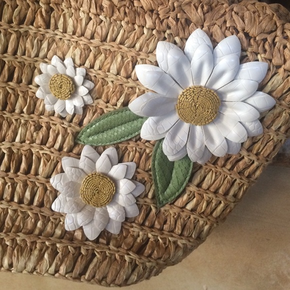 Brighton Purse with Daisy Accents - Picture 2 of 4